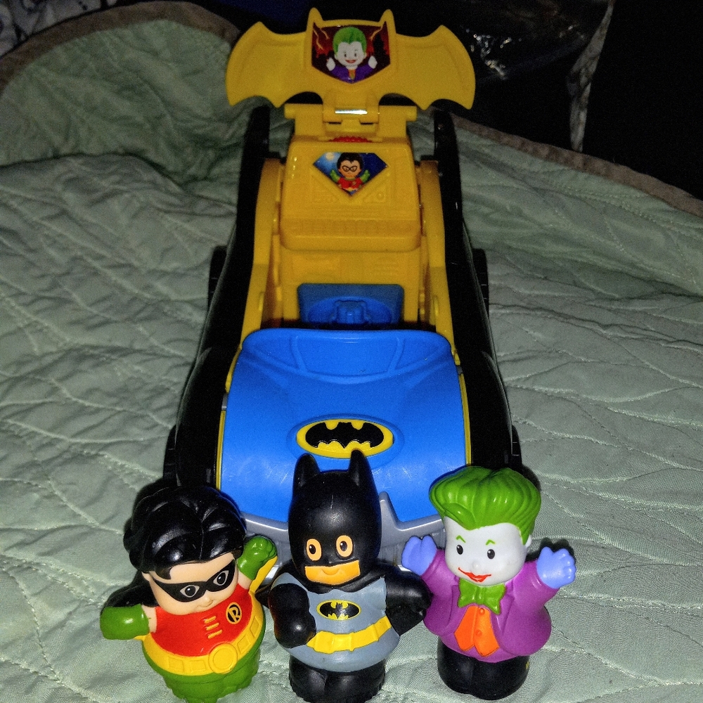 Fisher-Price Little People DC Super Friends 2-in-1 Batmobile
